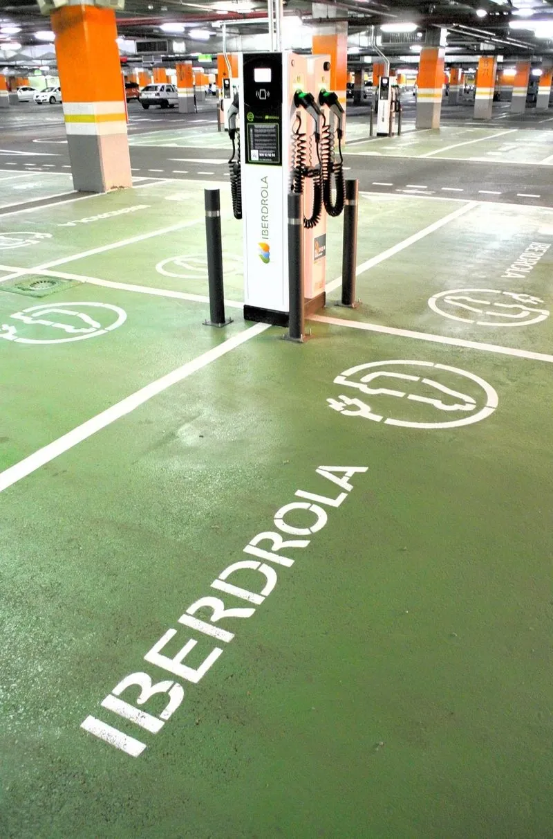Foto 8 - Uno de los espacios m&aacute;s visitados de Salamanca estrena 28 puntos de recarga para coches el&eacute;ctricos