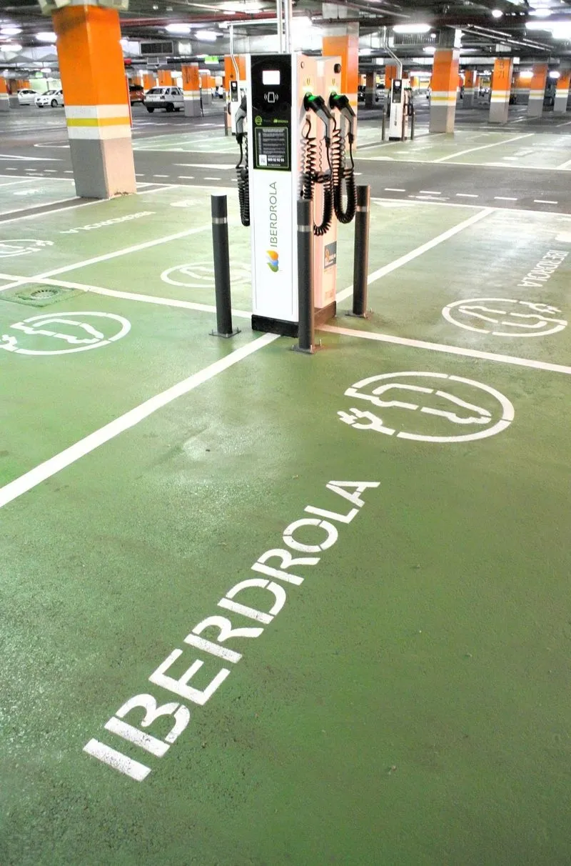 Foto 7 - Uno de los espacios m&aacute;s visitados de Salamanca estrena 28 puntos de recarga para coches el&eacute;ctricos