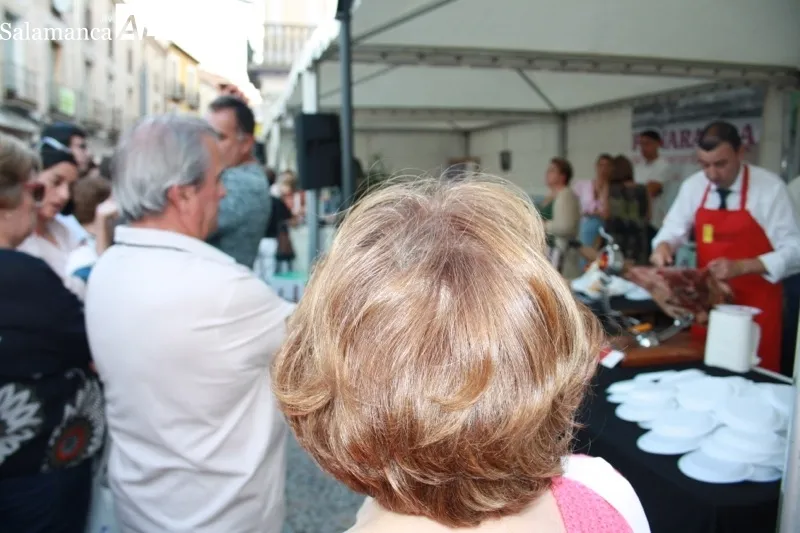 La tarde en la I Feria Agroalimentaria de Peñaranda contaba con actividades y gran asistencia de público