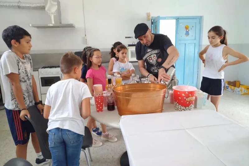 Teo Marcos llevaba a cabo una sesión de cocteles en Tordillos