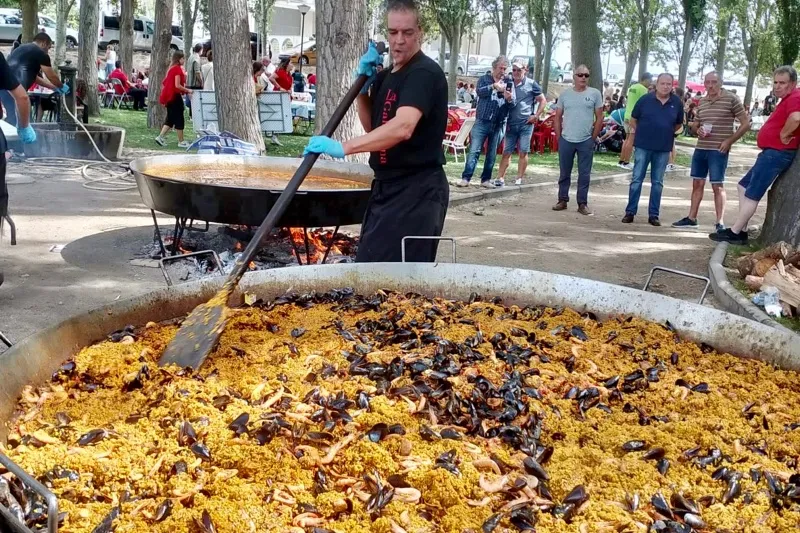 Villoria celebraba una multitudinaria paellada