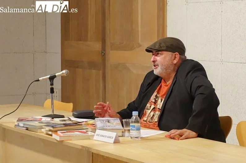 Acto de José Ignacio García en el Salón de Actos de la Casa de las Conchas | Fotos: Carmen Borrego