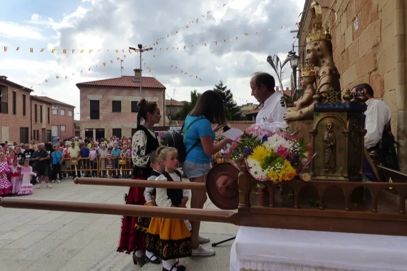 Villoria celebraba el pregón festivo y la ofrenda floral a la patrona