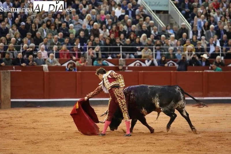 El Juli, en su último toro. Fotos: Miguel Hernández