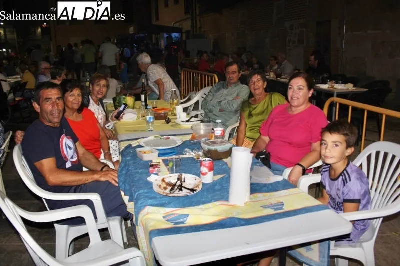 La Plaza Mayor de Villoria acogía la tradicional merienda de la vaca