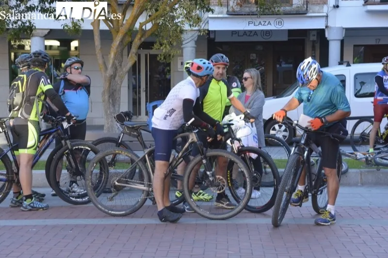 La Plaza de España acogía la IX Quedada BTT Ciudad de Peñaranda