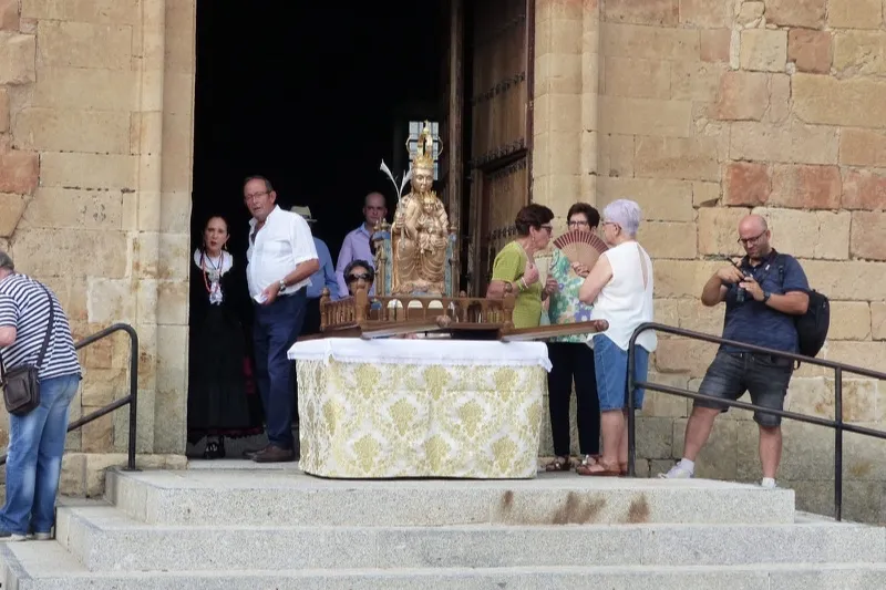 Villoria celebraba el pregón festivo y la ofrenda floral a la patrona