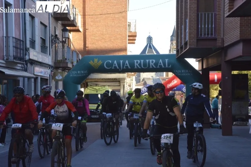 La Plaza de España acogía la IX Quedada BTT Ciudad de Peñaranda