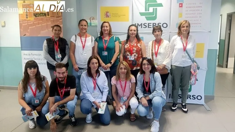 Foto 2 - El alumnado de la AFE de Lumbrales conoce los centros del Alzheimer y de recuperaci&oacute;n de personas con discapacidad f&iacute;sica