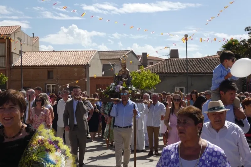 Foto 5 - Villoria se engalana festejar de manera multitudinaria a su patrona, la Virgen de la Vega