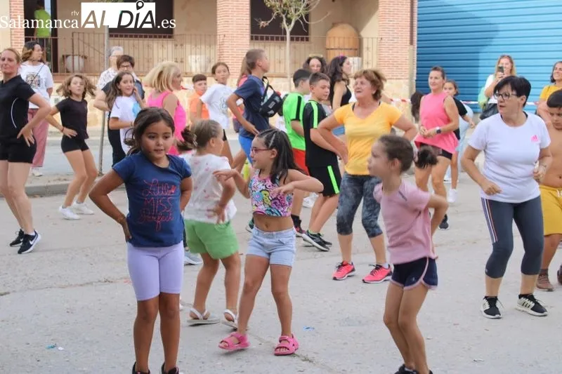 Foto 10 - Los navale&ntilde;os siguen disfrutando de sus fiestas con el chupinazo&nbsp;