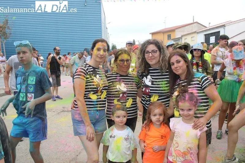 Foto 7 - Los navale&ntilde;os siguen disfrutando de sus fiestas con el chupinazo&nbsp;