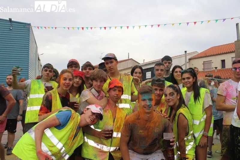 Foto 6 - Los navale&ntilde;os siguen disfrutando de sus fiestas con el chupinazo&nbsp;