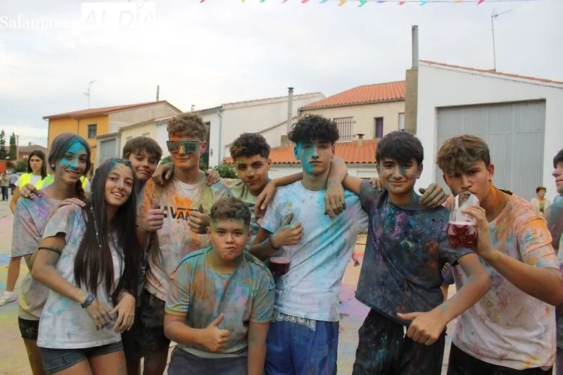 Foto 4 - Los navale&ntilde;os siguen disfrutando de sus fiestas con el chupinazo&nbsp;