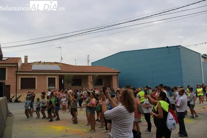 Foto 2 - Los navale&ntilde;os siguen disfrutando de sus fiestas con el chupinazo&nbsp;