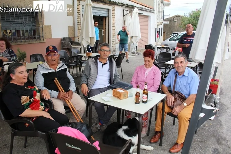 Divertido desfile de carrozas en Trabanca / SILVESTRE