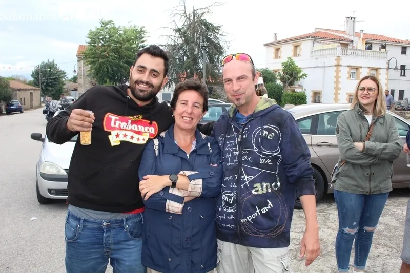 Divertido desfile de carrozas en Trabanca / SILVESTRE
