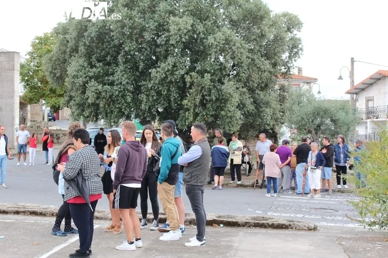 Divertido desfile de carrozas en Trabanca / SILVESTRE