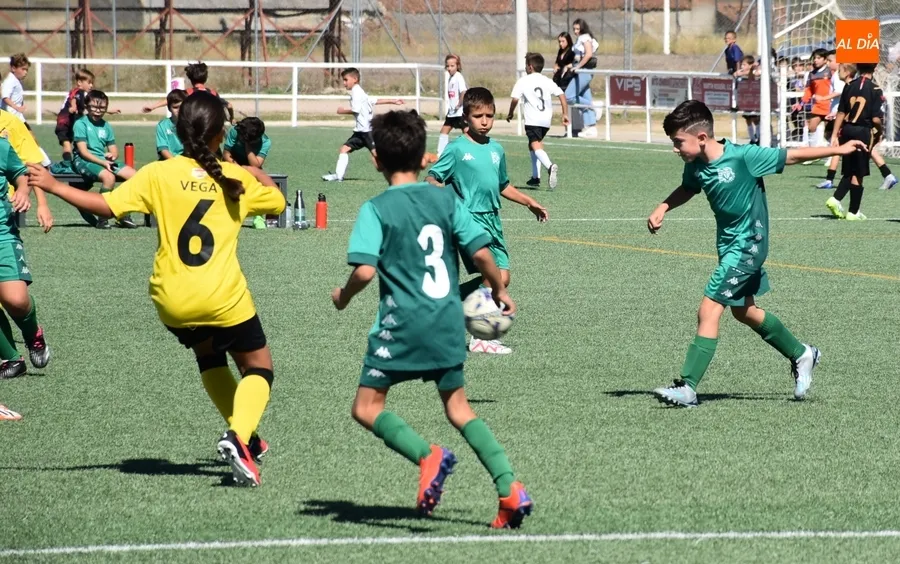 Foto 7 - D&iacute;a de fiesta en recuerdo de To&ntilde;ete para ir calentando motores para la Liga