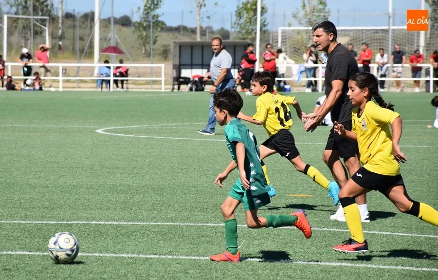 Foto 8 - D&iacute;a de fiesta en recuerdo de To&ntilde;ete para ir calentando motores para la Liga