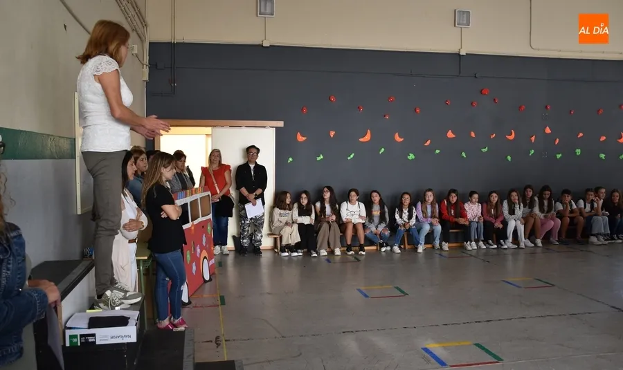 Foto 2 - C&aacute;lida acogida a los alumnos de 1&ordm; de la ESO en el IES Tierra con juegos y un almuerzo saludable