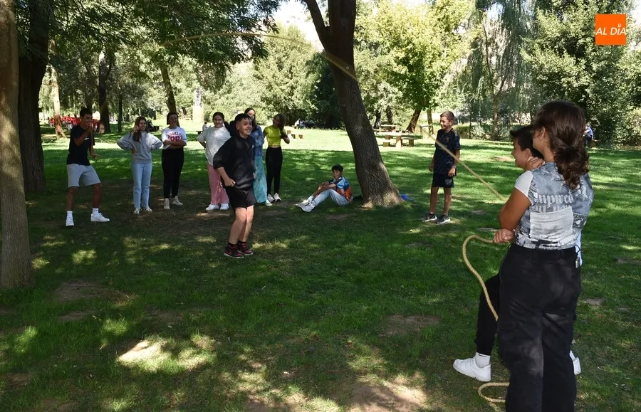 Foto 2 - El Pic&oacute;n recibe a los alumnos de Secundaria de Misioneras-Santa Teresa en su vuelta a clase
