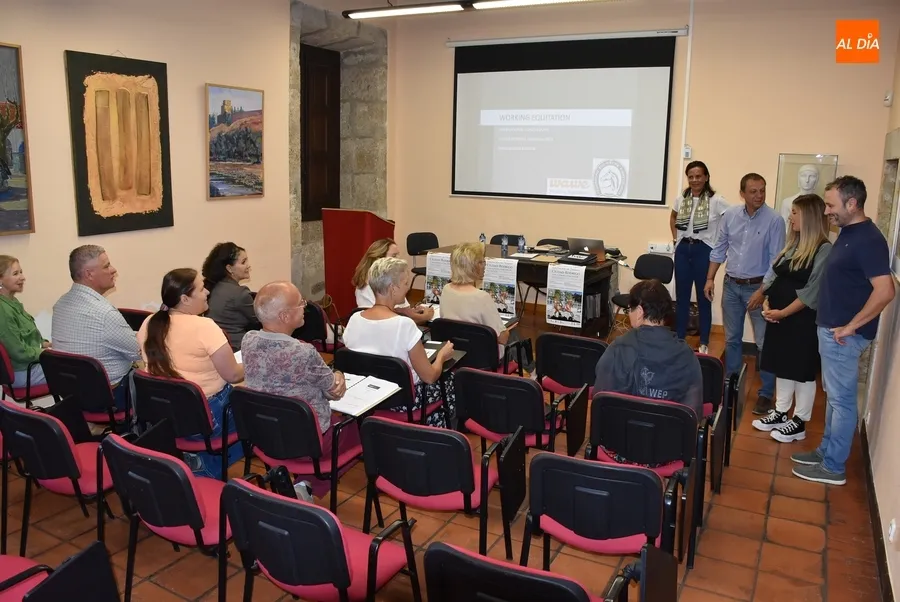 Foto 3 - 10 personas de 6 pa&iacute;ses se examinan para ser jueces internacionales de Equitaci&oacute;n de Trabajo