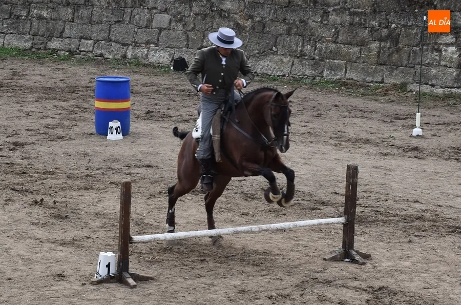 Foto 3 - Ciudad Rodrigo corona campe&oacute;n de Espa&ntilde;a a Sebasti&aacute;n L&oacute;pez en el remate con agua de la Feria
