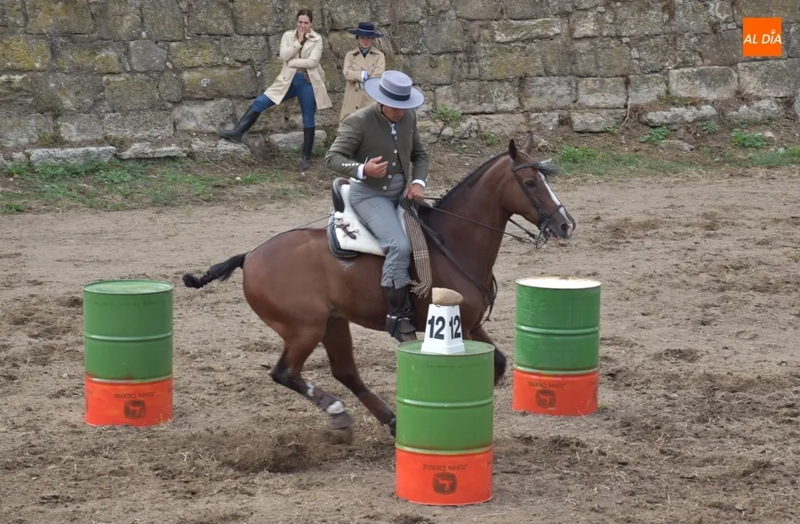 Foto 7 - Ciudad Rodrigo corona campe&oacute;n de Espa&ntilde;a a Sebasti&aacute;n L&oacute;pez en el remate con agua de la Feria