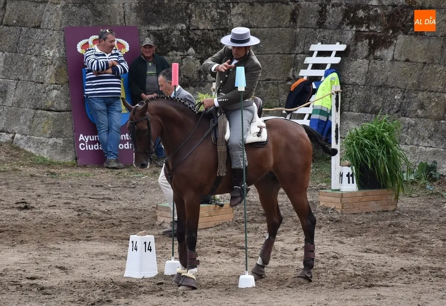 Foto 9 - Ciudad Rodrigo corona campe&oacute;n de Espa&ntilde;a a Sebasti&aacute;n L&oacute;pez en el remate con agua de la Feria