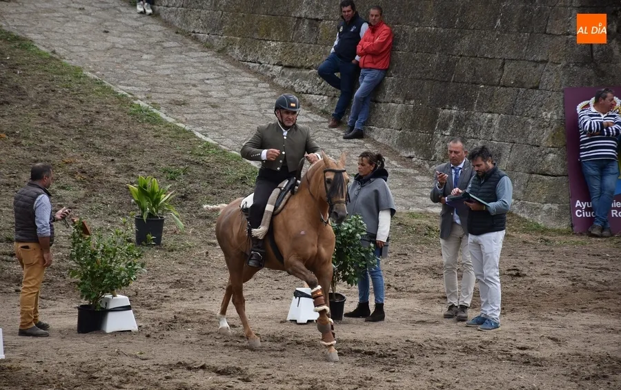 Foto 11 - Ciudad Rodrigo corona campe&oacute;n de Espa&ntilde;a a Sebasti&aacute;n L&oacute;pez en el remate con agua de la Feria