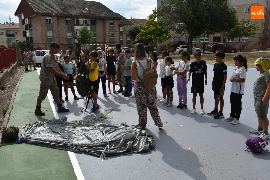 Foto 9 - Los escolares mirobrigenses conocen de cerca a la Guardia Real