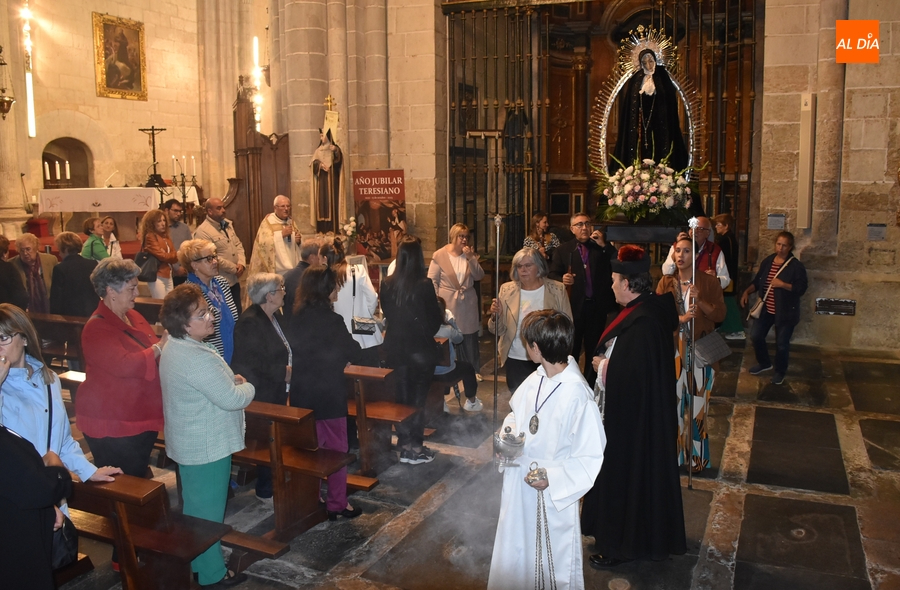 Foto 2 - Crece la asistencia a la conmemoración de los Dolores de la Virgen en la Catedral