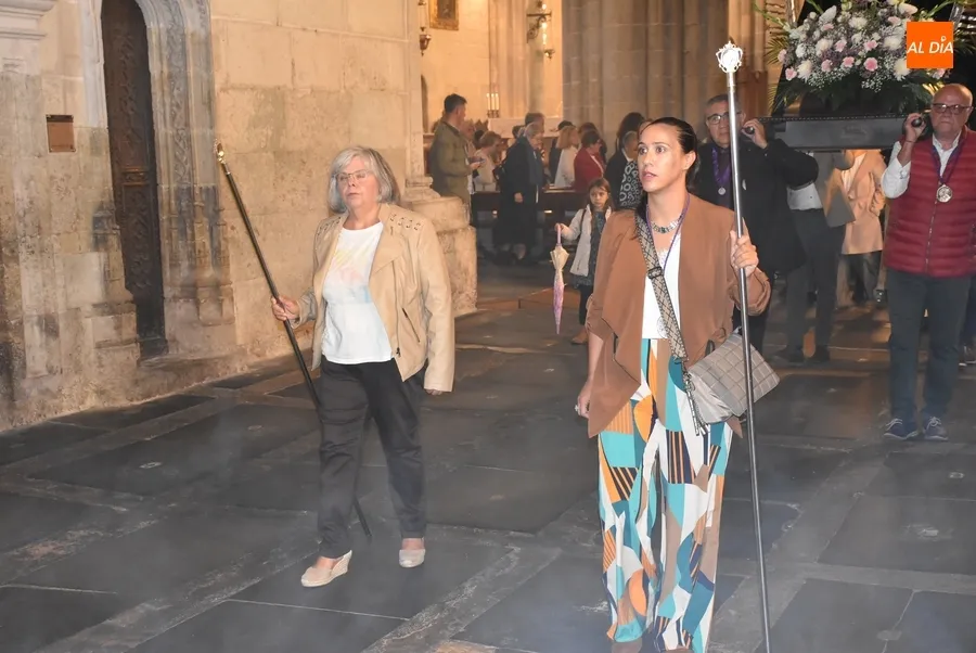 Foto 5 - Crece la asistencia a la conmemoraci&oacute;n de los Dolores de la Virgen en la Catedral