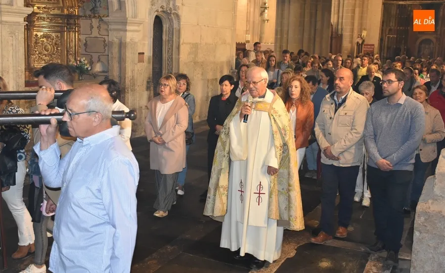 Foto 9 - Crece la asistencia a la conmemoraci&oacute;n de los Dolores de la Virgen en la Catedral