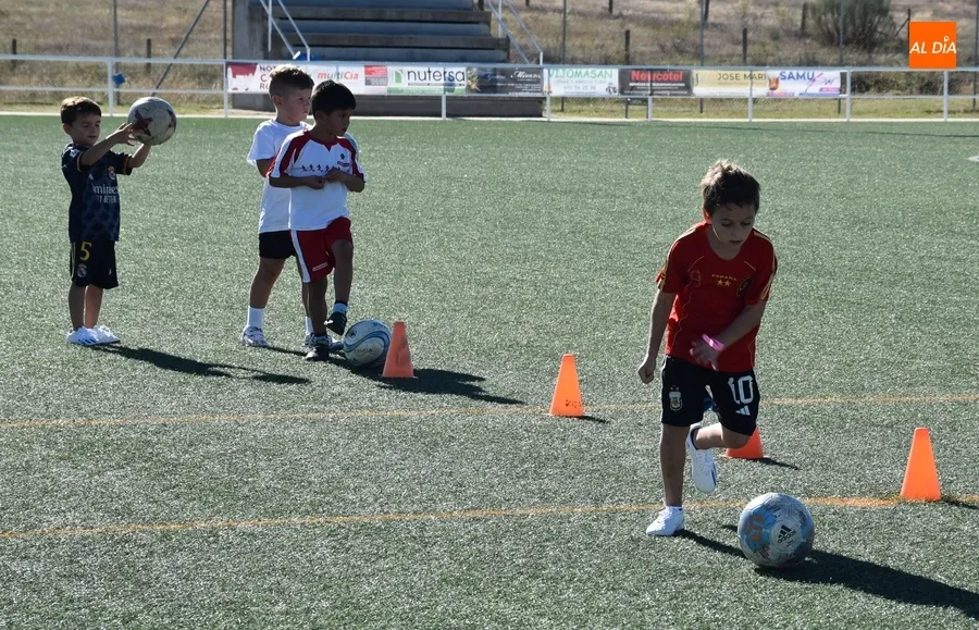 Foto 2 - La Escuela del Ciudad Rodrigo CF abre la temporada con una docena de chavales