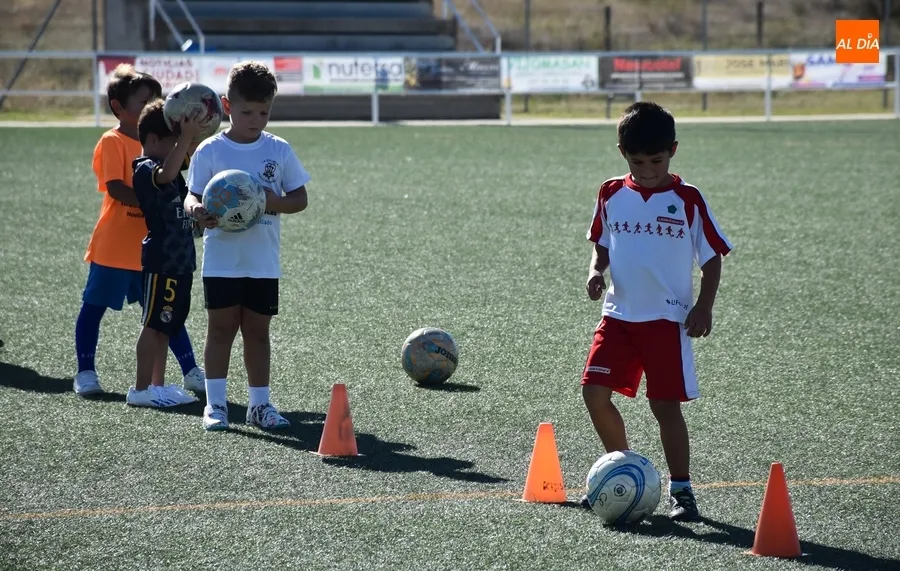 Foto 3 - La Escuela del Ciudad Rodrigo CF abre la temporada con una docena de chavales