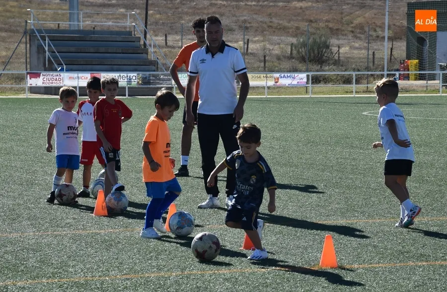 Foto 4 - La Escuela del Ciudad Rodrigo CF abre la temporada con una docena de chavales