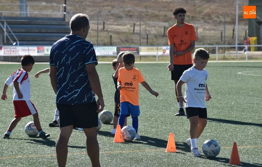 Foto 6 - La Escuela del Ciudad Rodrigo CF abre la temporada con una docena de chavales