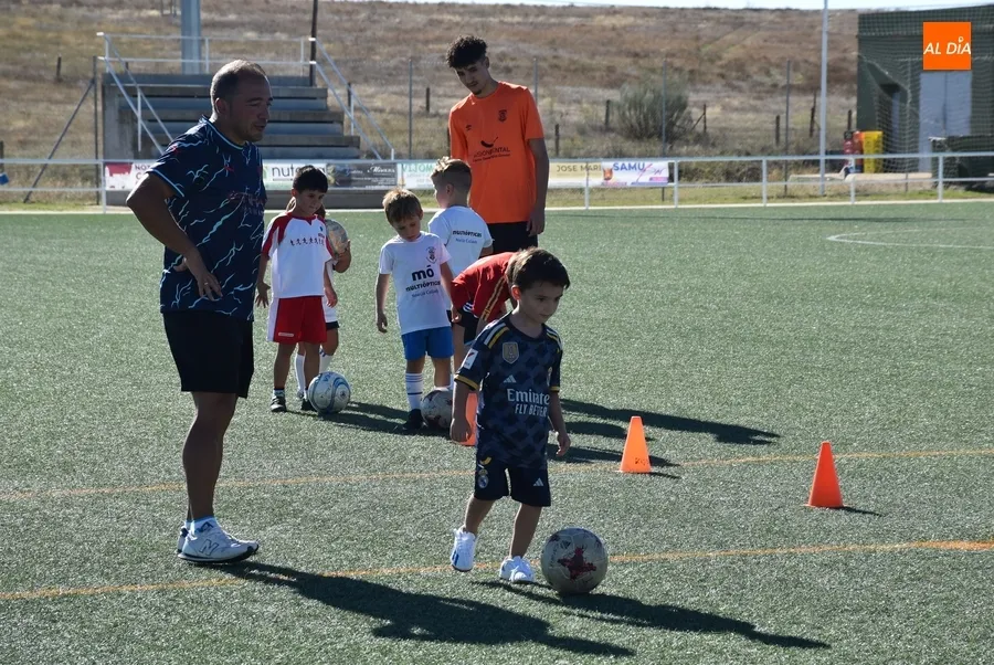 Foto 7 - La Escuela del Ciudad Rodrigo CF abre la temporada con una docena de chavales