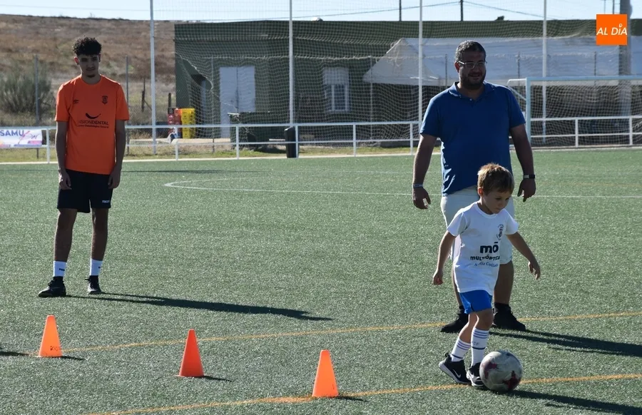Foto 8 - La Escuela del Ciudad Rodrigo CF abre la temporada con una docena de chavales