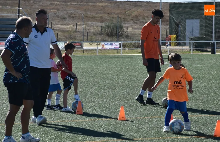 Foto 9 - La Escuela del Ciudad Rodrigo CF abre la temporada con una docena de chavales