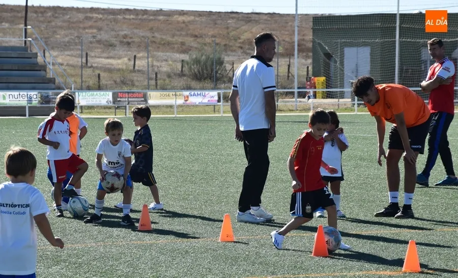 Foto 10 - La Escuela del Ciudad Rodrigo CF abre la temporada con una docena de chavales