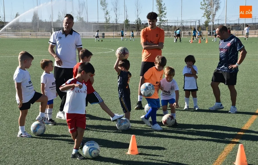 Foto 11 - La Escuela del Ciudad Rodrigo CF abre la temporada con una docena de chavales