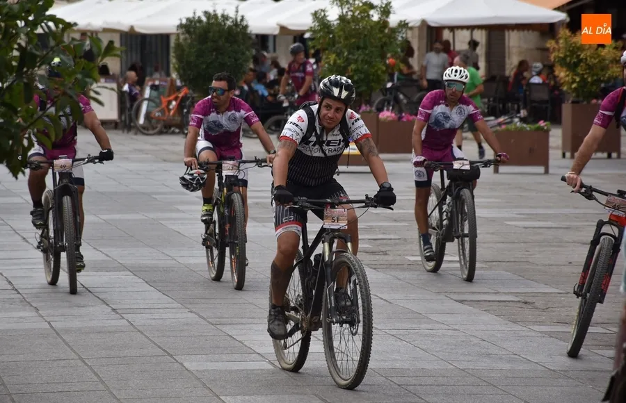 Foto 2 - Pernocta en Ciudad Rodrigo un grupo de 70 ciclistas llegados de Almeida