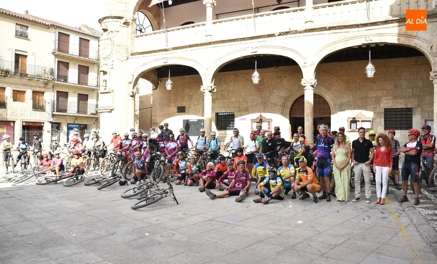 Foto 5 - Pernocta en Ciudad Rodrigo un grupo de 70 ciclistas llegados de Almeida