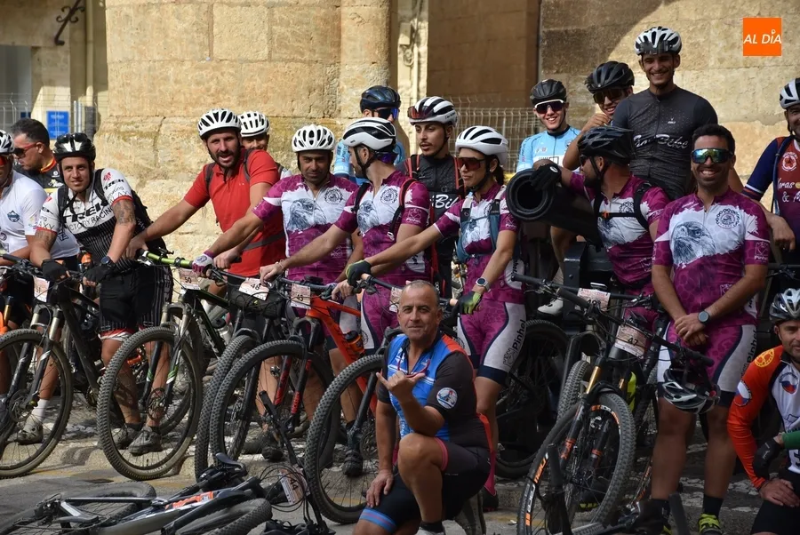 Foto 7 - Pernocta en Ciudad Rodrigo un grupo de 70 ciclistas llegados de Almeida