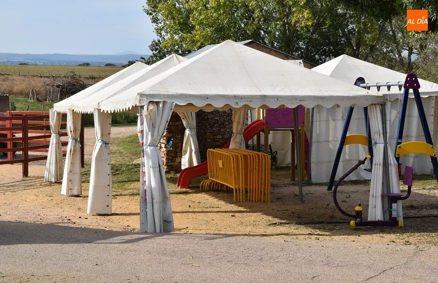 Foto 2 - Desplegadas las agujas por Pedrotoro para sus fiestas patronales