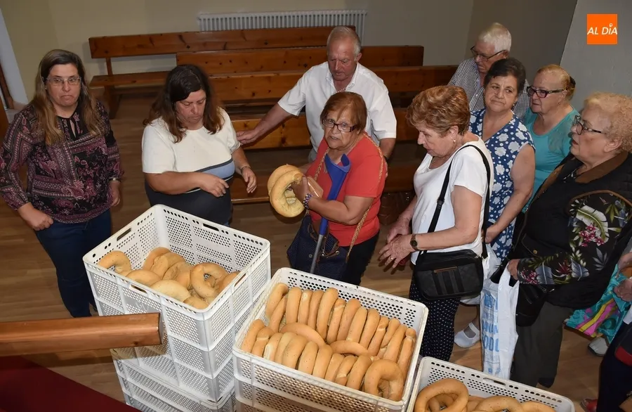 Foto 3 - A la venta un millar de roscas para saborear la festividad de la Virgen del Rosario