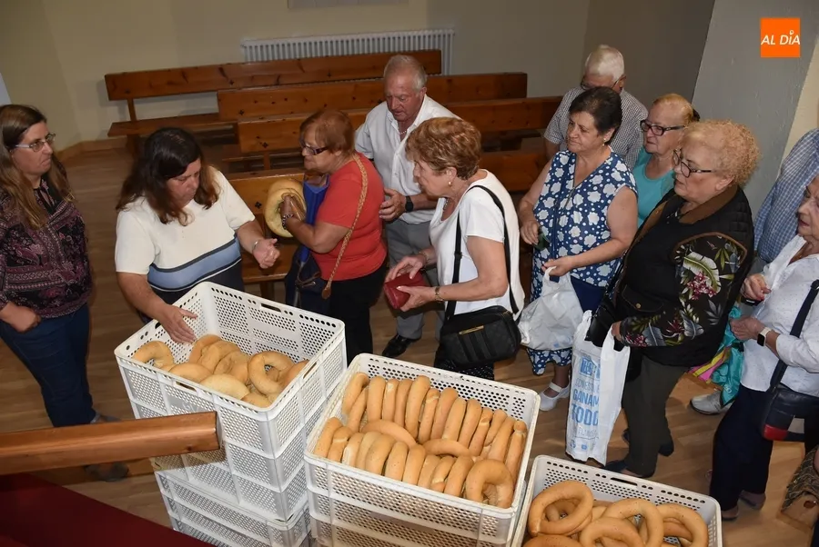 Foto 4 - A la venta un millar de roscas para saborear la festividad de la Virgen del Rosario